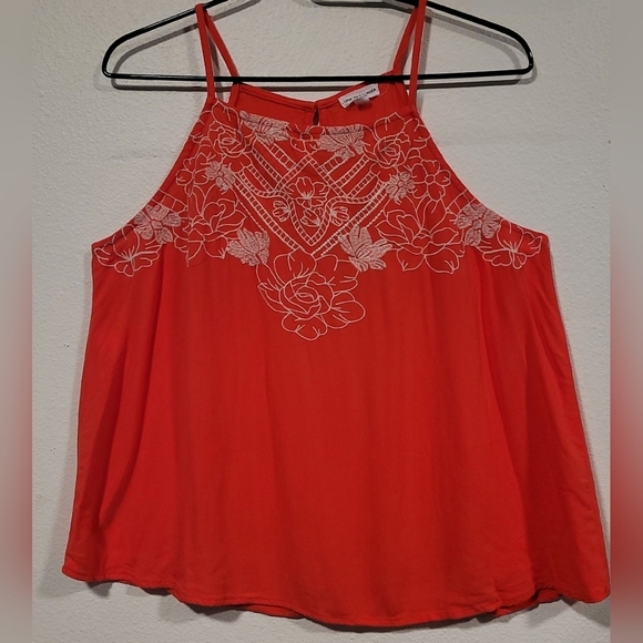 Love On A Hanger Women's Red Floral Embroidered Top Sz Large - Picture 3 of 12